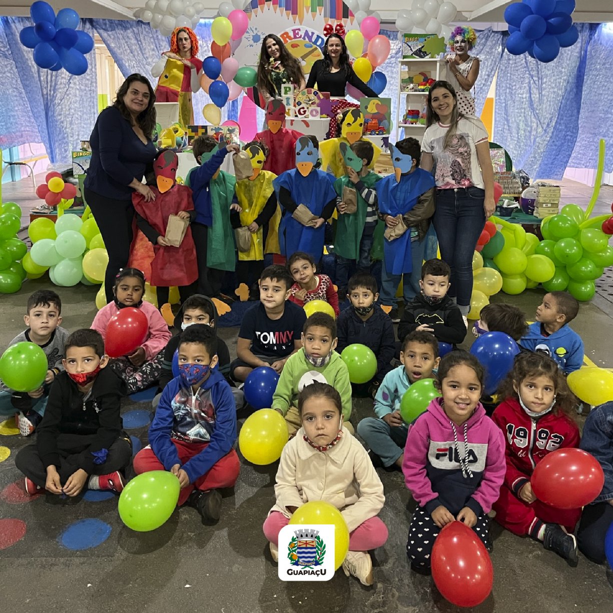 Alunos da Rede Municipal recebem brinquedos educativos pelo Projeto Aprender Brincando.